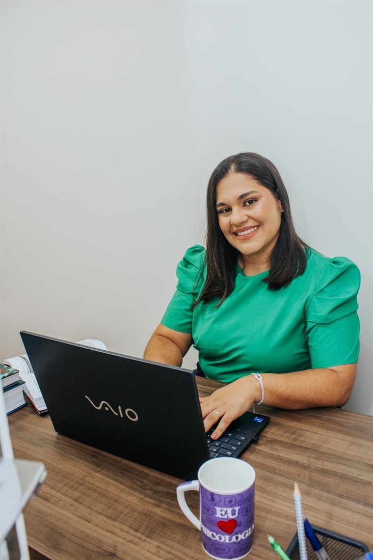 Amanda Poças em atendimento